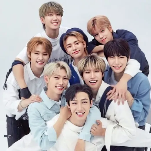 Rakan-rakan Stray Kids kamu: Ikon rakan kongsi perbualan AI berbilang bahasa untuk perkhidmatan dalam talian sembang global
