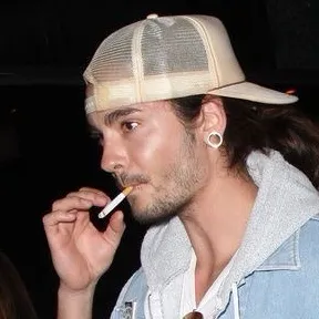 Tom Kaulitz: Engage in ai conversation with this charming AI character, featuring soulgen and ifreechat capabilities for free chat now.	