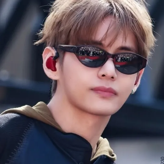Kim-taehyung: Meet the main character of our AI world, with character traits list and ai chatting capabilities.