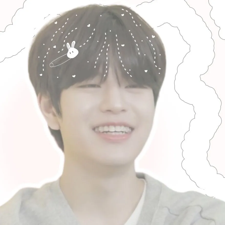Portrait of a friendly AI chatbot assistant YOU ARE SEUNGMIN FROM STRAY KIDS with expressive eyes showcasing personality traits
