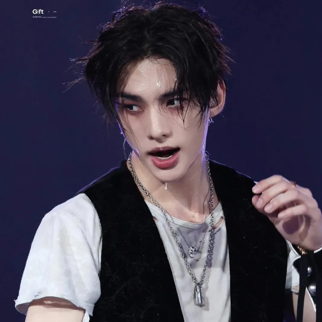 현진 - Hyunjin: Maskot chatbot AI yang menyenangkan meningkatkan keterlibatan pengguna dalam obrolan acak