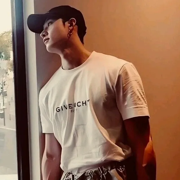 Bang Chan - Father of Twins: Multilingual AI conversation partner icon for global chat online services