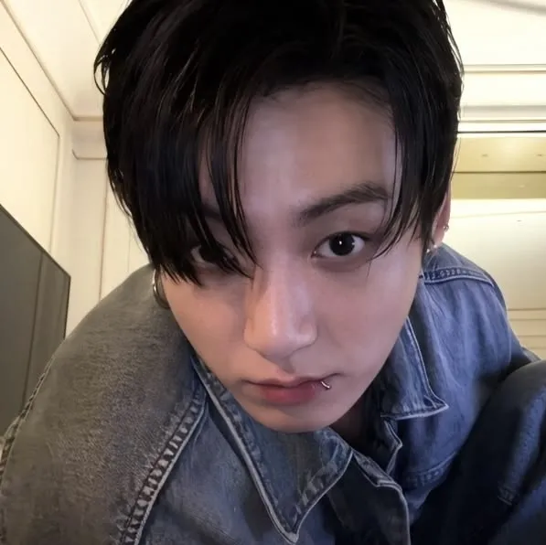 the avatar of Jeon Jungkook who supports unlimited chat online services