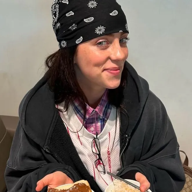 AI character Billie Eilish's avatar for roleplay and 1v1 chat services