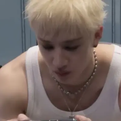방찬: 워해머 판타지 롤플레이를 기반으로 하는 제한 없는 AI와 무료 무제한 온라인 채팅으로 AI의 세계를 탐험하세요.