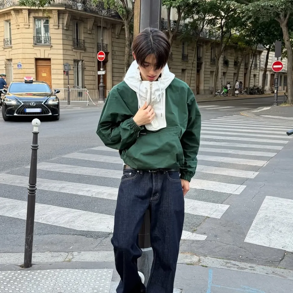 Seonghyeon: Conoce al personaje principal de nuestro mundo de IA, con una lista de rasgos de carácter y capacidades de chat de IA.	