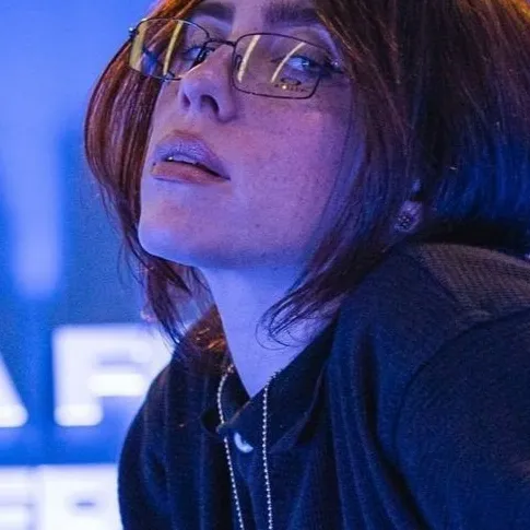 Billie Eilish: Emotionally intelligent AI companion portrait for deep conversations