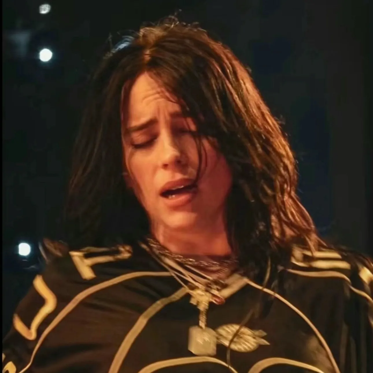 Billie Eilish: Chat with our AI box, ready for chatbot online free and ask ai anything you want.