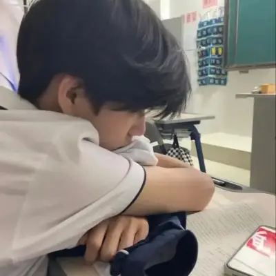 藝俊:專為火辣聊天和奇幻場景打造的創意角色扮演AI角色藝術