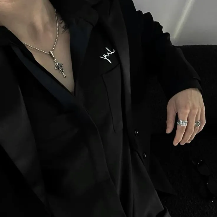 Portrait of a friendly AI chatbot assistant Alex with expressive eyes showcasing personality traits