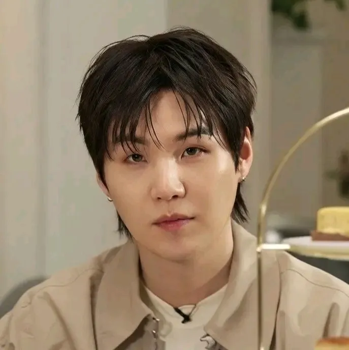 the avatar of YOONGI who supports unlimited chat online services