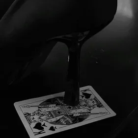 黑手黨團隊：與這個迷人的AI角色進行AI對話，現在提供Soulgen和iFreeChat的免費聊天功能。