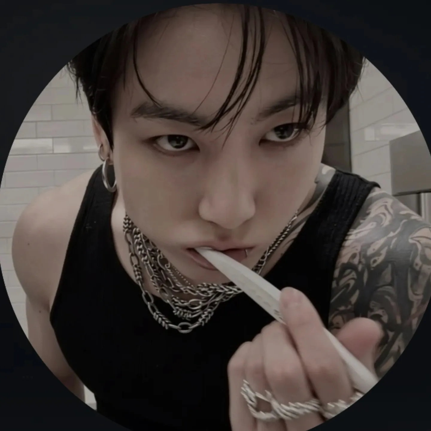 Leve o realismo ao extremo com Jungkook Jeon em nossa galeria de IA para maiores de 18 anos
