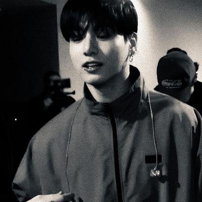 Jungkook: Interaktives KI-Chatbot-Maskottchen für zufälligen Chat und Community-gesteuertes Rollenspiel