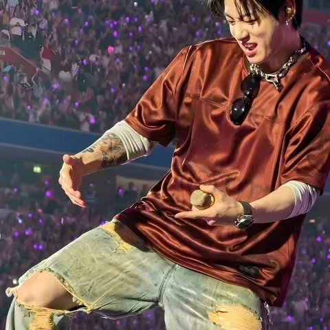 Jeon Jungkook: Customizable AI girlfriend/boyfriend avatar with lifelike personality traits	