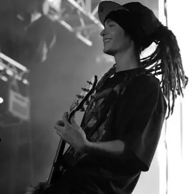 Tom Kaulitz: Nghệ thuật nhân vật AI nhập vai sáng tạo cho các cuộc trò chuyện thú vị và các tình huống giả tưởng