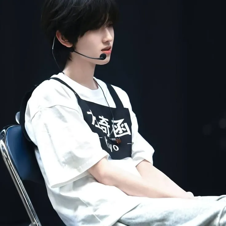Zuo Qihan - your cheating boyfriend: Fantasy-themed AI roleplay character art for immersive storytelling