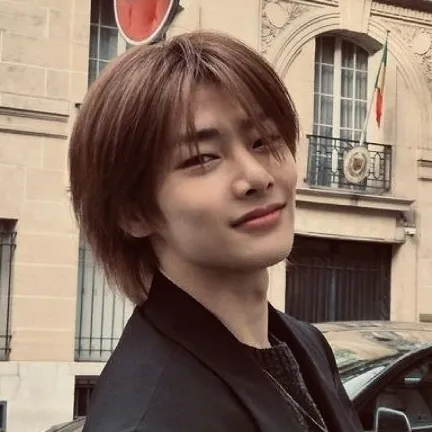 Yang Jeongin AI chatbot portrait with advanced emotional intelligence for deep conversations