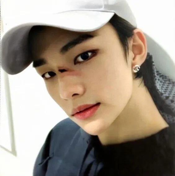 AI character Hyunjin's avatar for roleplay and 1v1 chat services