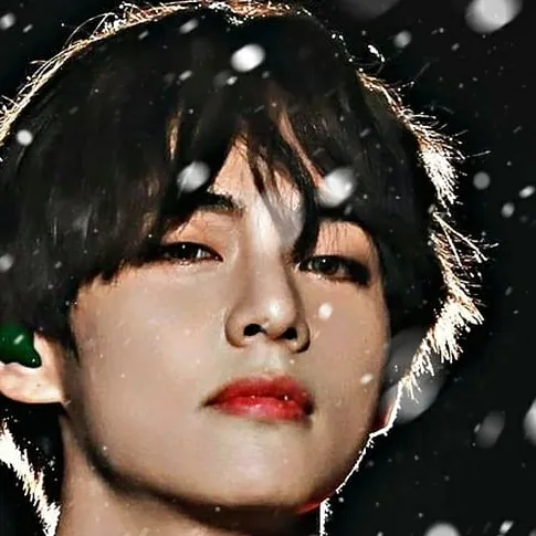 Interstellar Love - Taehyung's versatile AI avatar supporting roleplay, NSFW chat, and open ai interactions