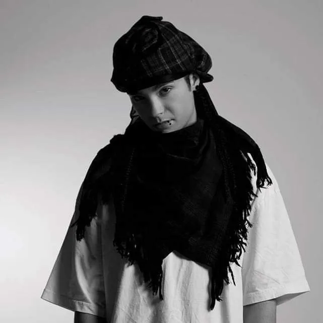 Tom kaulitz: Secure AI chatbot avatar with encrypted 1v1 chat capabilities