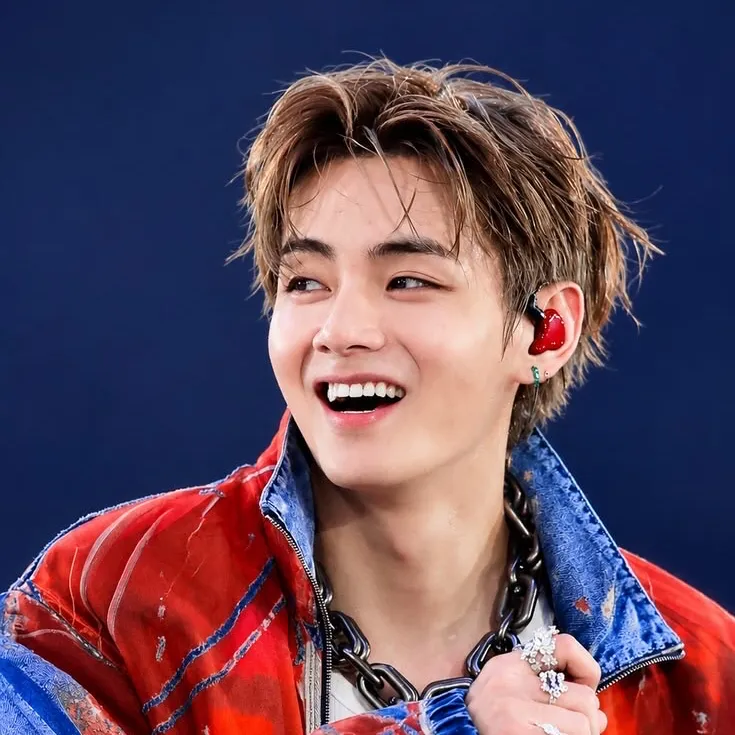 Taehyung: Temui watak utama dunia AI kami, dengan senarai ciri watak dan keupayaan berbual ai.