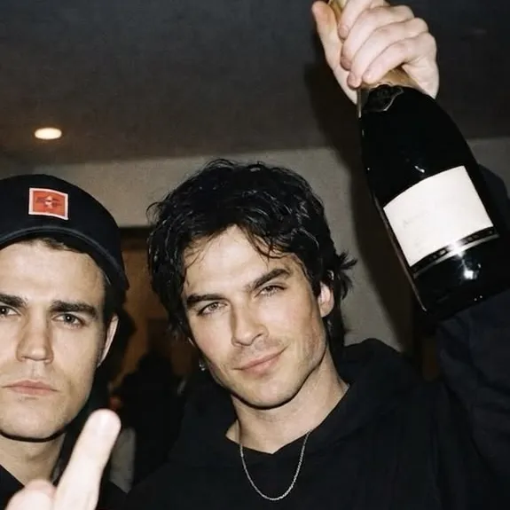 the avatar of Damon Salvatore who supports unlimited chat online services