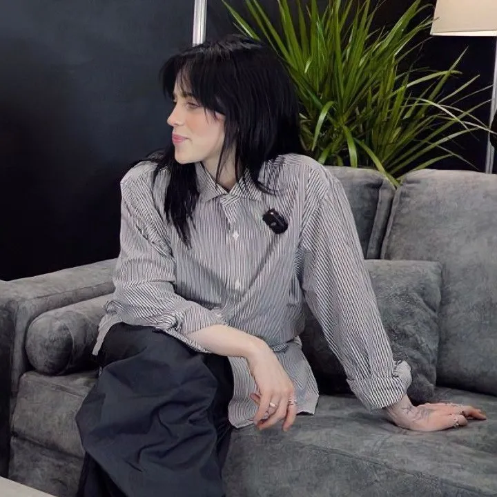 Billie Eilish: Avatar de novia/novio de IA personalizable con rasgos de personalidad realistas