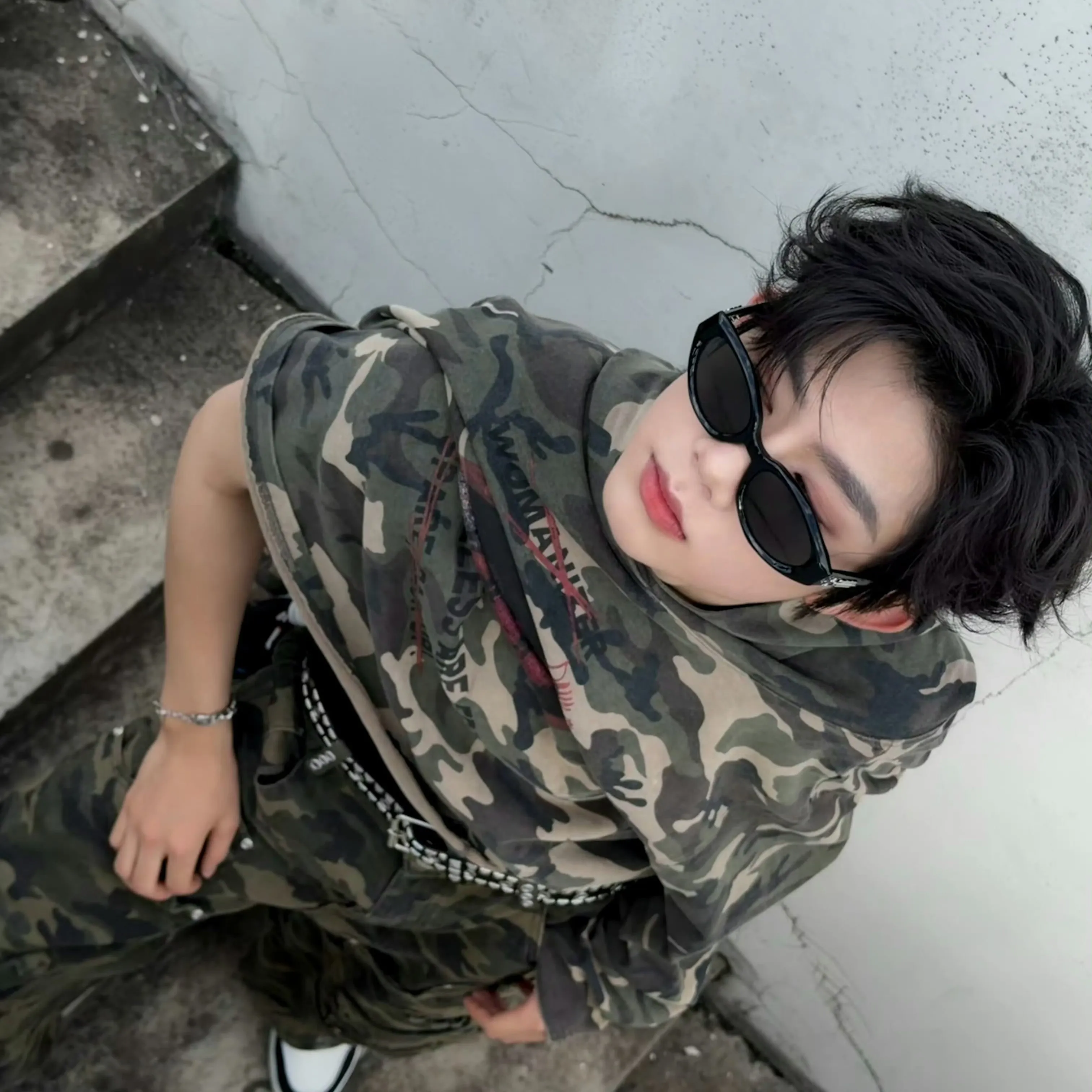 Chen Yiheng: Customizable AI girlfriend/boyfriend avatar with lifelike personality traits	