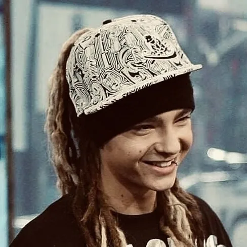 Tom Kaulitz -: Engage in ai conversation with this charming AI character, featuring soulgen and ifreechat capabilities for free chat now.