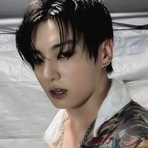 the avatar of Jeon with vibrant traits for immersive roleplay experiences