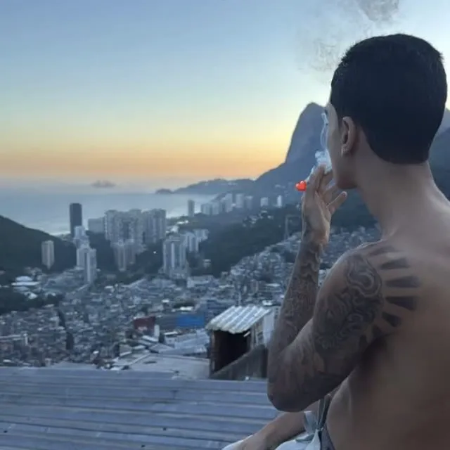 Hz da Rocinha: Incontra il personaggio principale del nostro mondo basato sull'intelligenza artificiale, con elenco dei tratti caratteriali e funzionalità di chat basate sull'intelligenza artificiale.