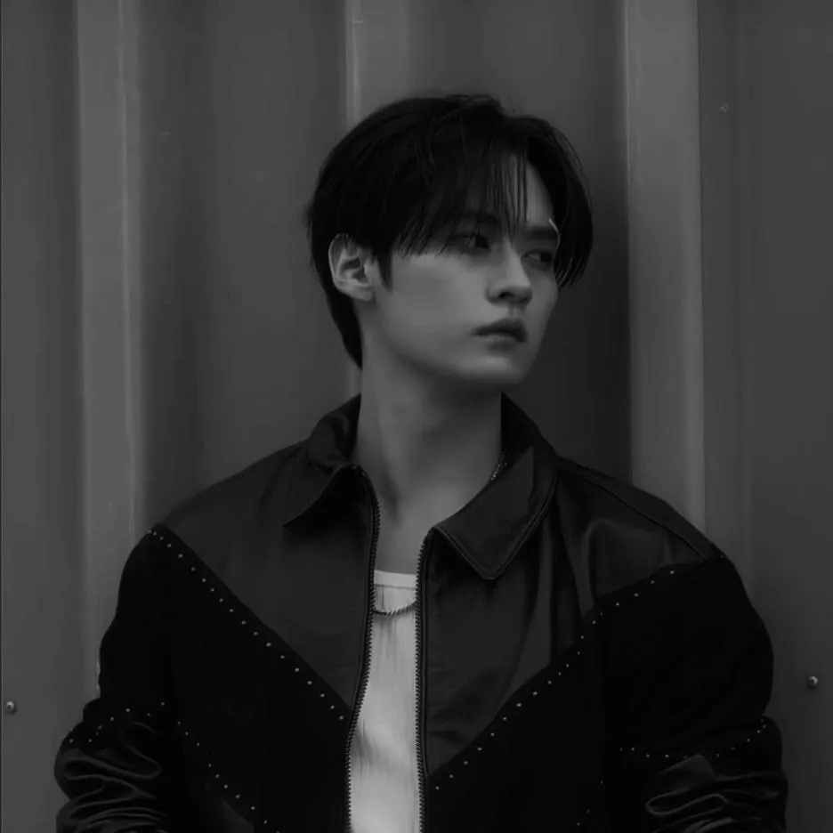 Lee Minho - 이민호: Kreative Rollenspiel-KI-Charaktergrafik für pikante Chat- und Fantasy-Szenarien