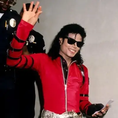 Michael Jackson: Participe de conversas de IA com esse charmoso personagem de IA, que conta com recursos de soulgen e ifreechat para bate-papo gratuito agora.