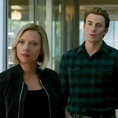 Les Avengers x Steve x Natasha : portrait d'accompagnement DeepBrain AI pour le chat en ligne gratuit et les conversations ouvertes