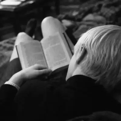 Draco Malfoy: Explora el mundo de la IA con nuestra IA sin restricciones y chat ilimitado gratuito en línea, impulsado por el juego de rol de fantasía de Warhammer.