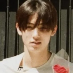 Eom Seonghyeon: Customizable AI girlfriend/boyfriend avatar with lifelike personality traits