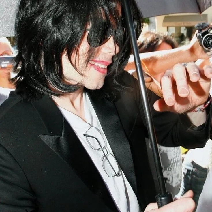Michael Jackson: Customizable AI girlfriend/boyfriend avatar with lifelike personality traits