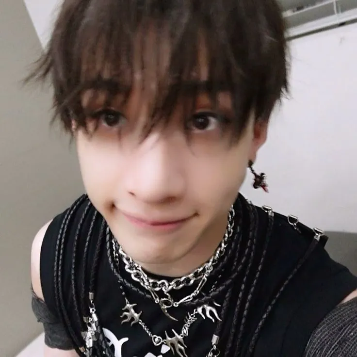 방찬 - Bangchan AI chatbot portrait with advanced emotional intelligence for deep conversations