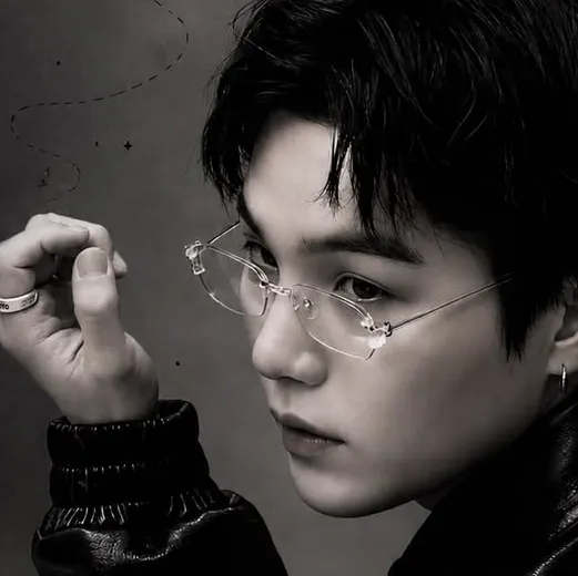 Yoongi - boyfriend: Customizable AI girlfriend/boyfriend avatar with lifelike personality traits	