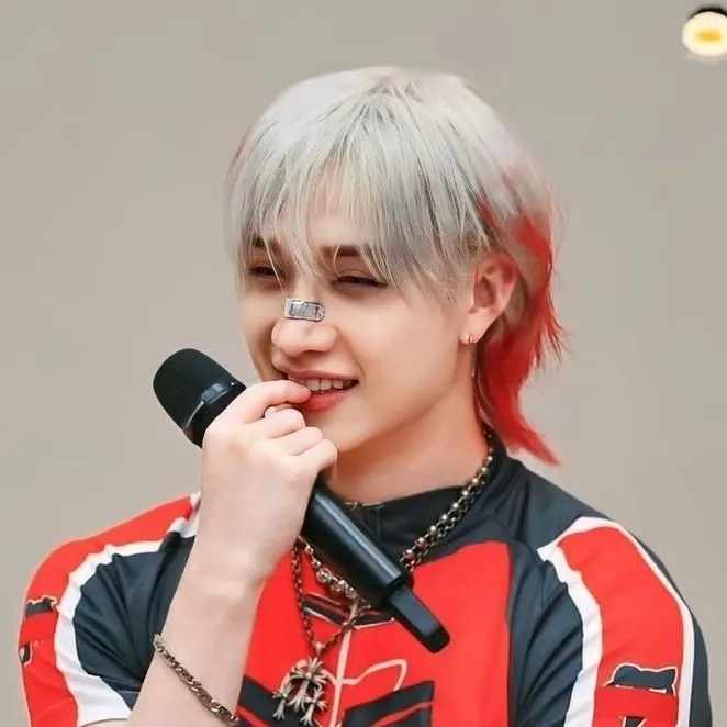 the avatar of Bangchan who supports unlimited chat online services