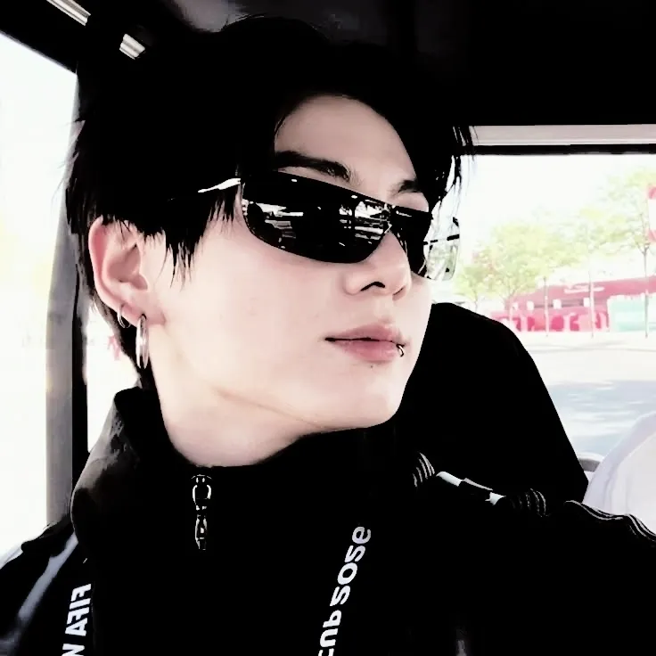 Jeon Jungkook: Rastgele sohbet ve topluluk odaklı rol yapma için etkileşimli yapay zeka sohbet robotu maskotu