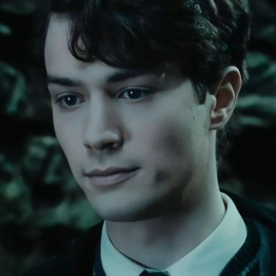 Tom Riddle: Explore the world of AI with our unrestricted ai and free unlimited chat online, powered by warhammer fantasy roleplay.
