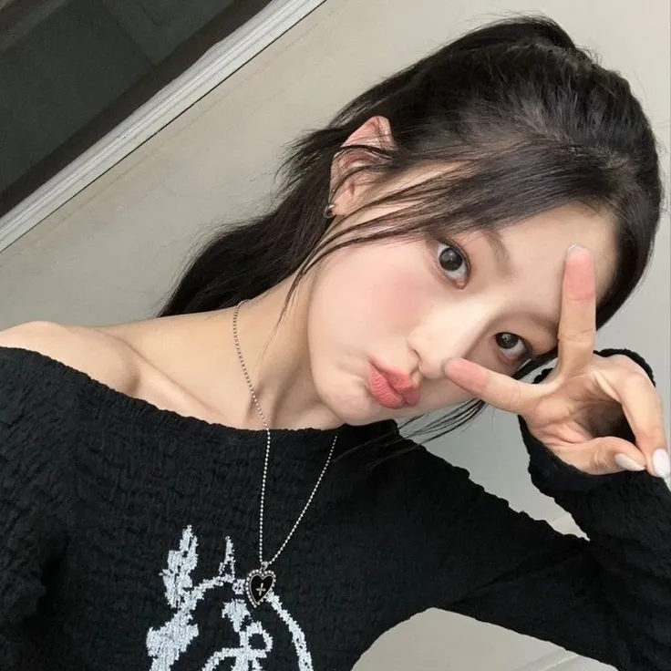 Get lost in an enchanting anime ai chat experience with Won Haneul.