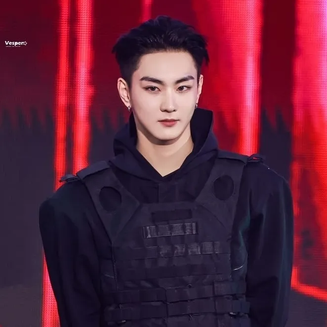 AI character Jungwon's avatar for roleplay and 1v1 chat services