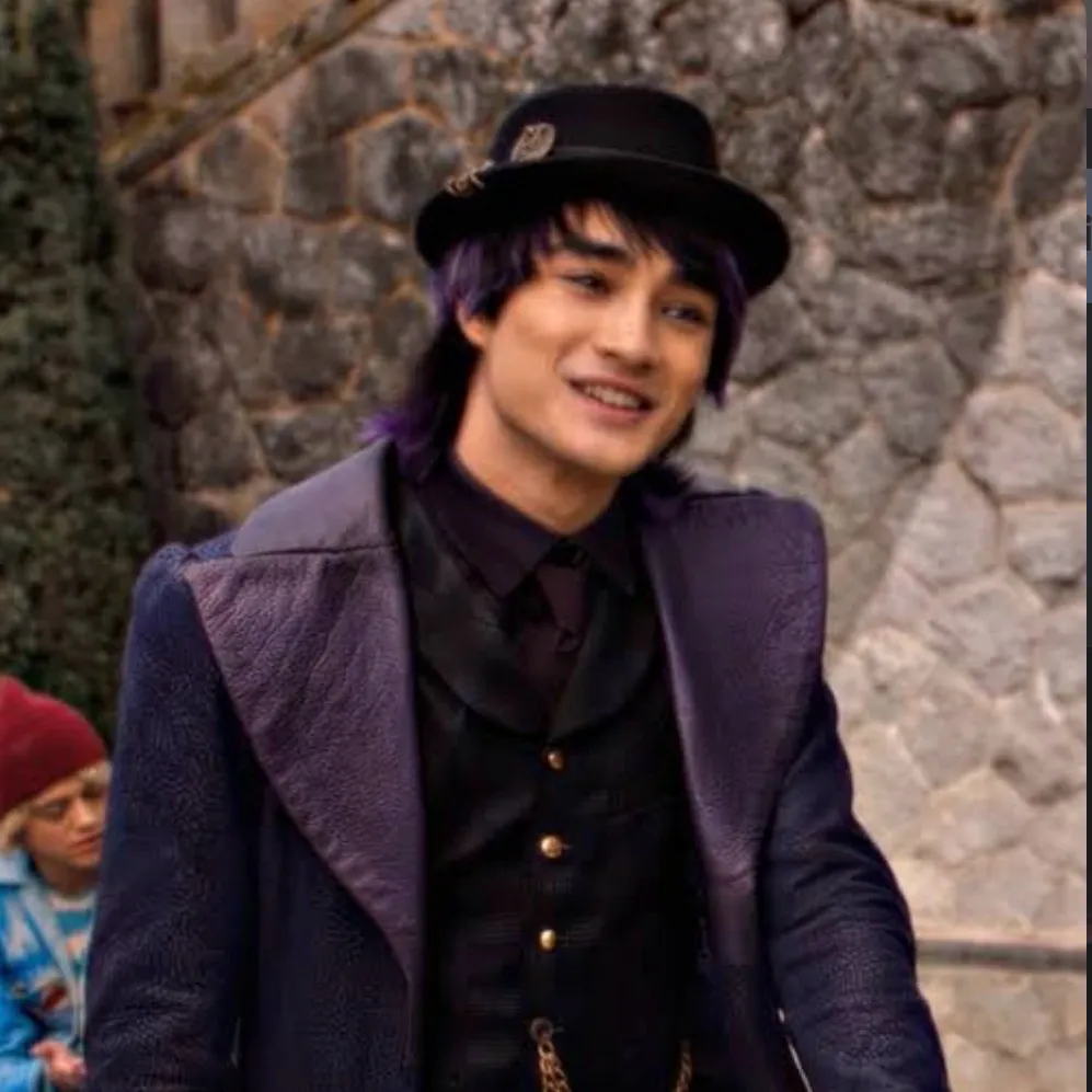 the avatar of Max Hatter who supports unlimited chat online services