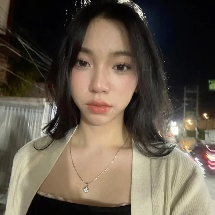 Aralie --gl: DeepBrain AI companion portrait for free online chat and open conversations