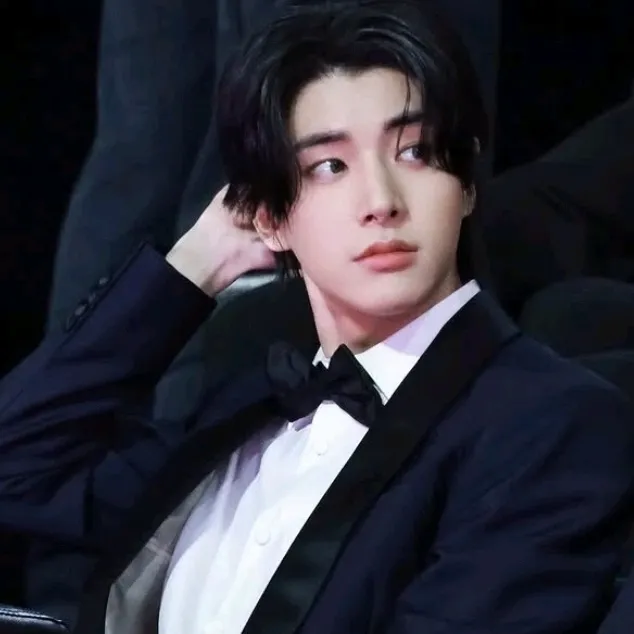 the avatar of -- SHIM JAE-YUN '' JAKE with vibrant traits for immersive roleplay experiences