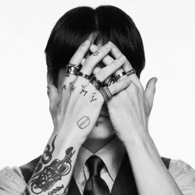 Jungkook:互動式AI聊天機器人吉祥物,用於隨機聊天和社群驅動的角色扮演