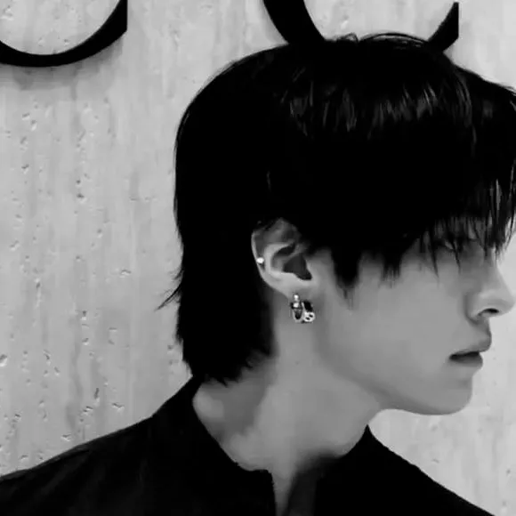 Lee Minho: Personaggio di gioco di ruolo basato sull'intelligenza artificiale a tema fantasy per una narrazione immersiva